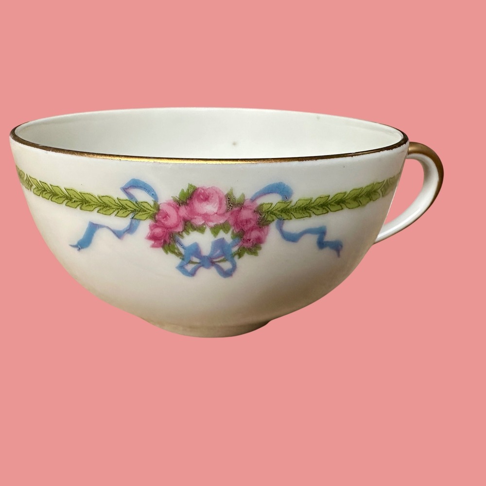 T&V Limoges France Antique Porcelain Teacup Hand Painted Art Nouveau 1917 Gold‎
